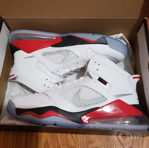 NIKE AIR JORDAN MARS 270. Size-10. - Picture 9 of 11